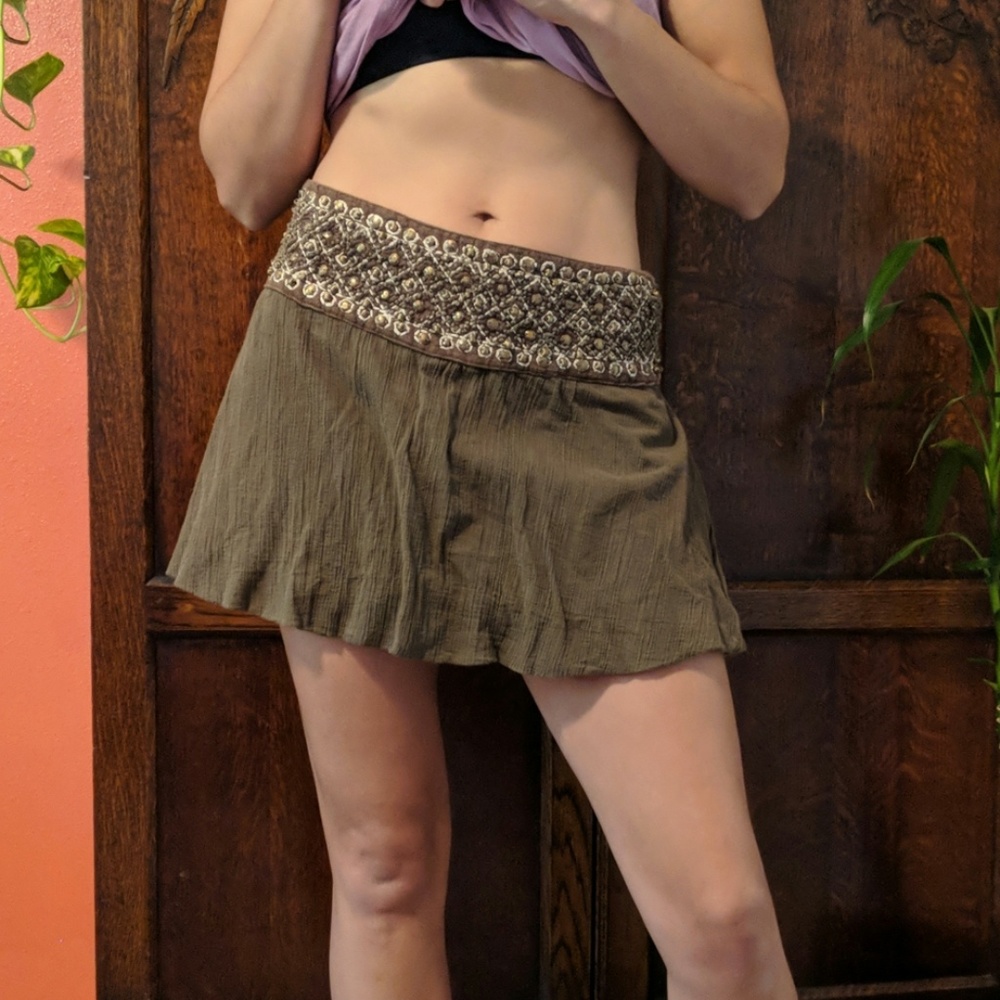 Skirt with embroidered beading and lining